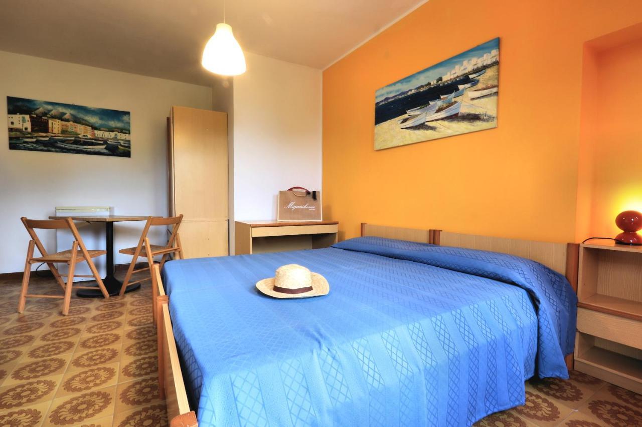 Testa Di Monaco - Basic Beach Accommodations Capo d'Orlando Exterior photo