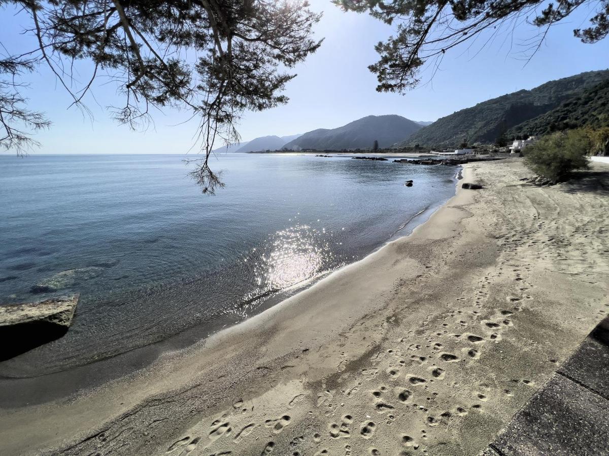 Testa Di Monaco - Basic Beach Accommodations Capo d'Orlando Exterior photo